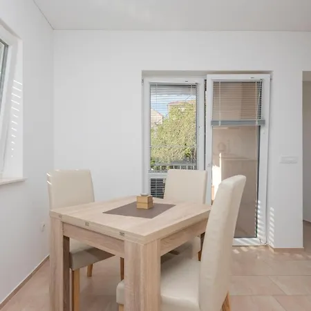 דירה Lovely In With Kitchen *