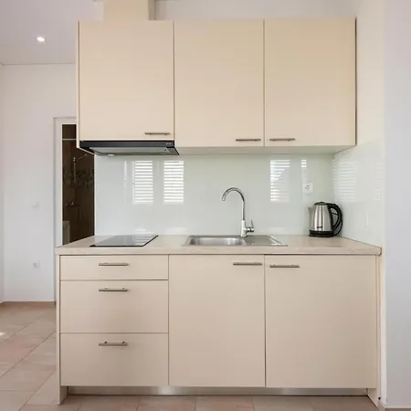דירה Lovely In With Kitchen גראדאץ