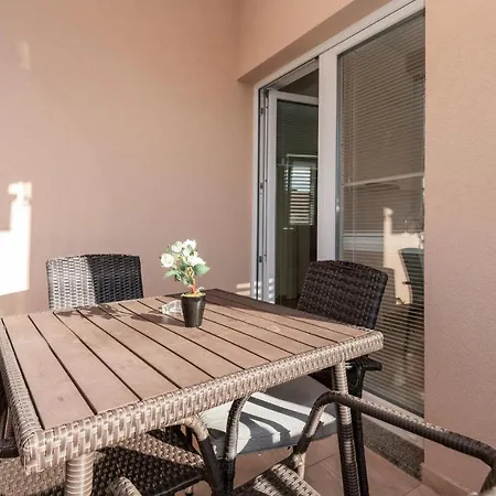 דירה Lovely In With Kitchen *